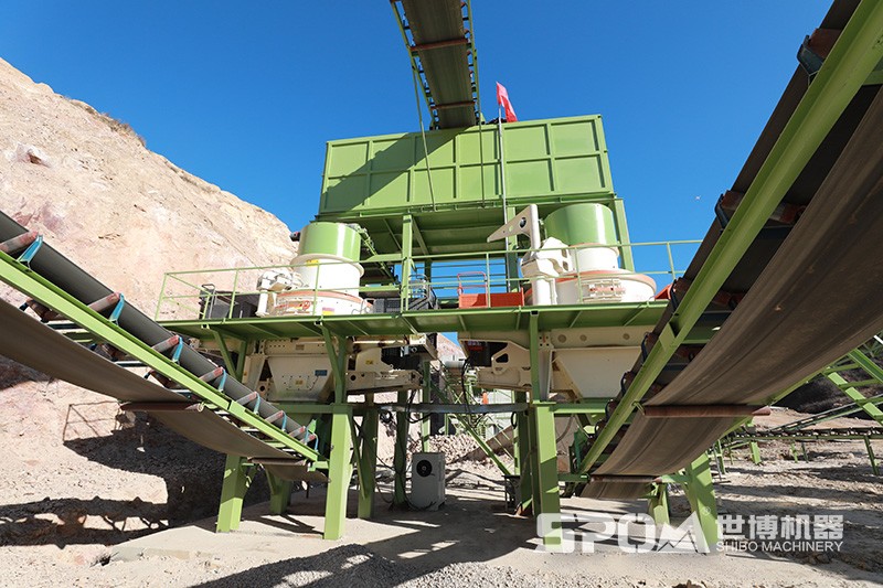 兩臺石頭制沙機現場(chǎng)