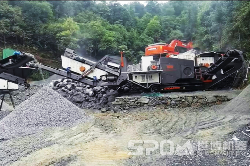 移動(dòng)履帶碎石機械設備