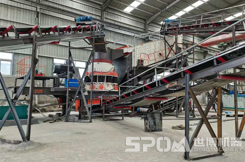 駐馬店某客戶(hù)圓錐式移動(dòng)破碎站使用現場(chǎng)