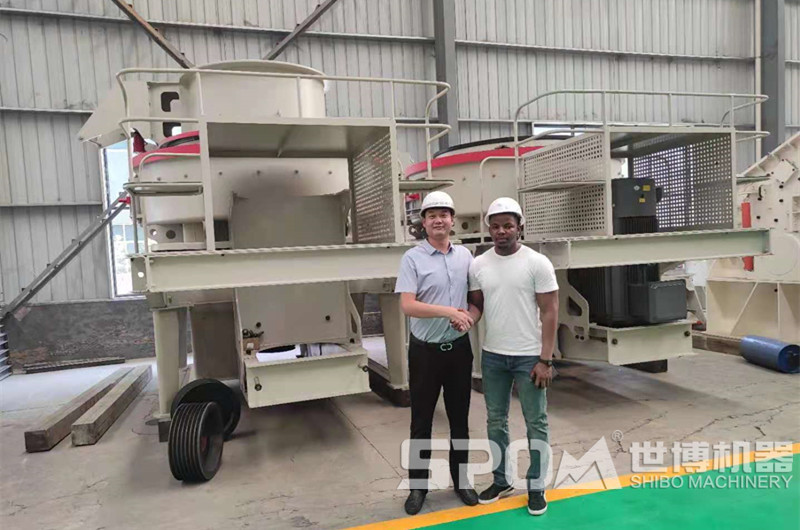 客戶(hù)來(lái)廠(chǎng)考察制砂機