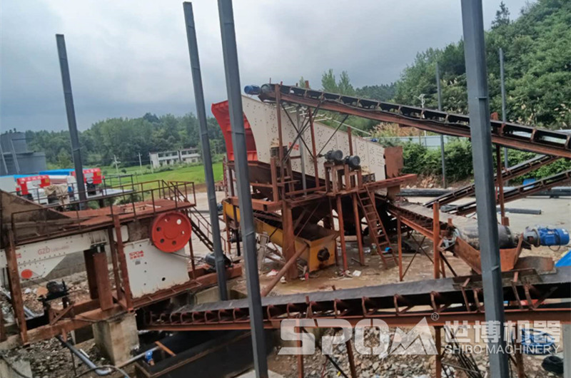 小型碎石設備現場(chǎng)圖