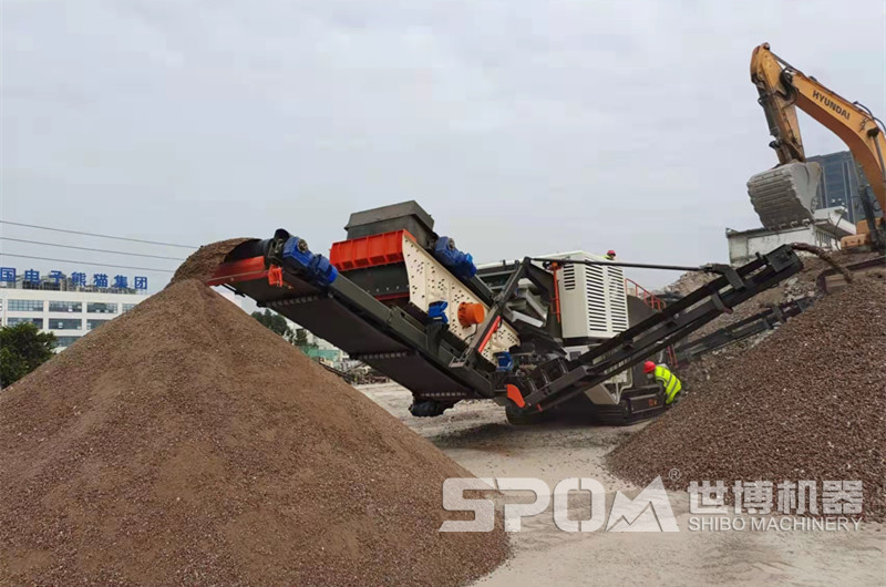 履帶式篩分移動(dòng)站現場(chǎng)圖