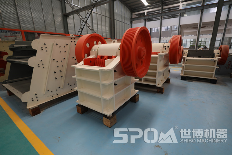 小型柴油碎石機生產(chǎn)車(chē)間