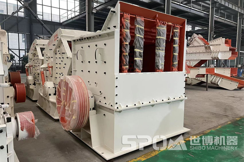 箱式破碎機進(jìn)料口圖